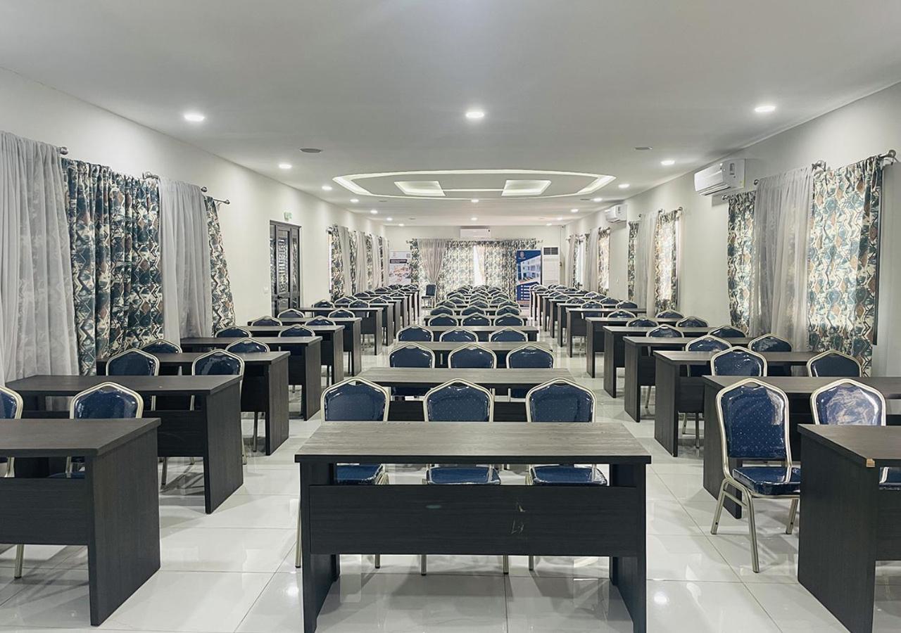 Onyx Hotel Ямусукро Екстериор снимка